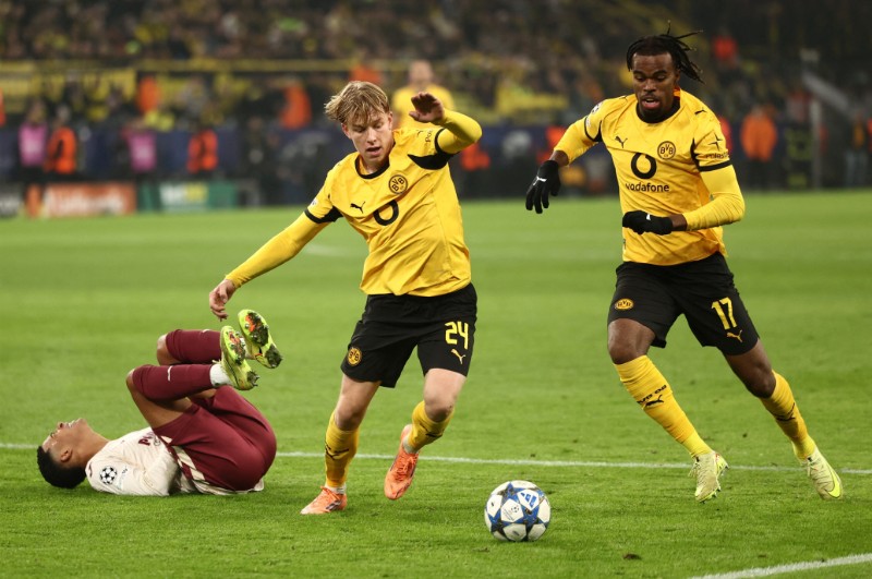 Dortmund gặp khó trước Villarreal