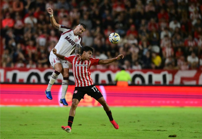 Lanus gặp khó trước Estudiantes